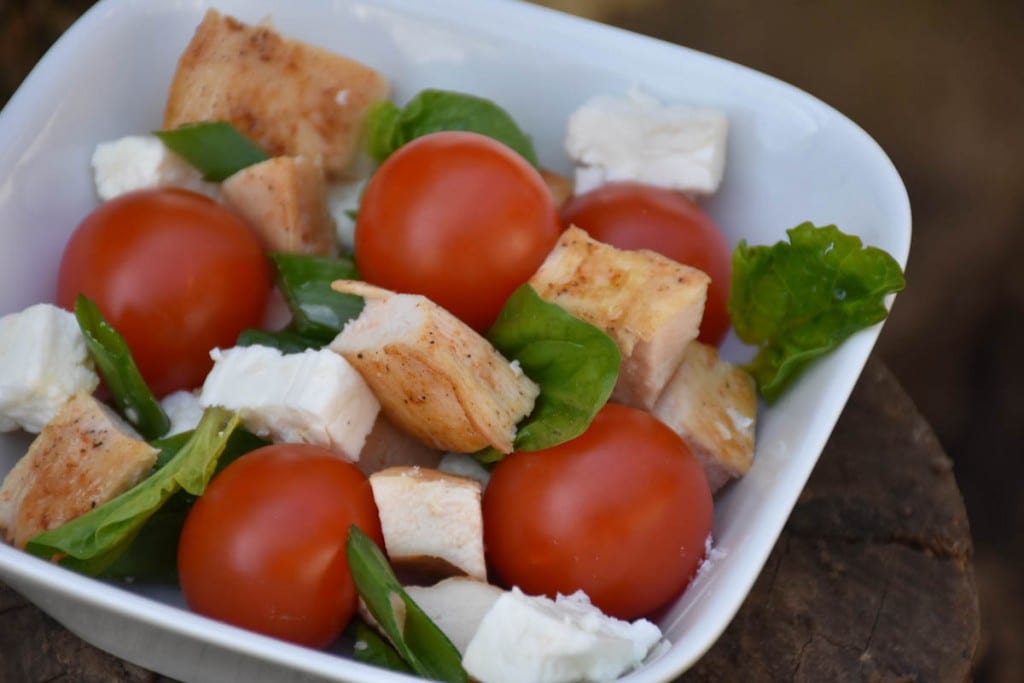 Salata cu piept de pui si rosii cherry -vezi reteta
