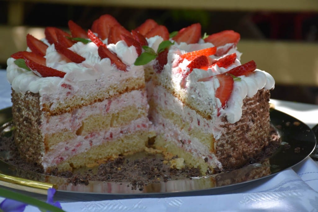 tort cu capsuni - reteta