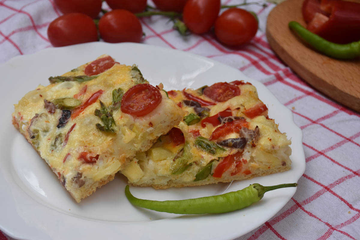 Pizza cu legume si masline