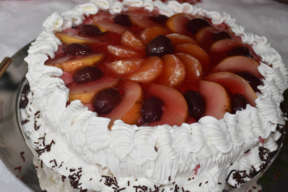 Tort cu frisca si crema de iaurt