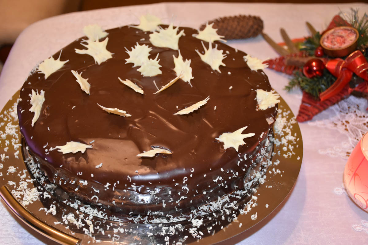 Tort de ciocolata glazurat