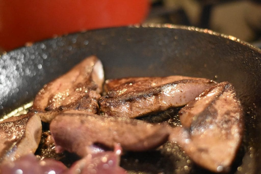 ficat de porc fript la tigaie-reteta