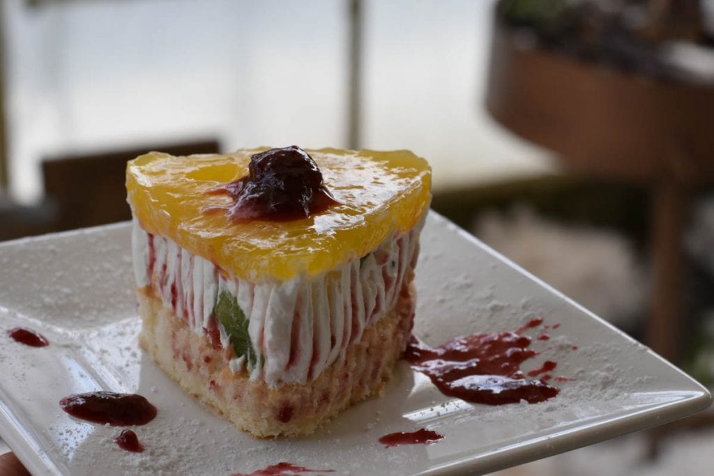 prajitura cu crema de iaurt si fructe-reteta