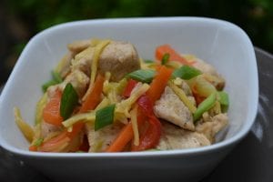 Piept de pui cu legume si taitei