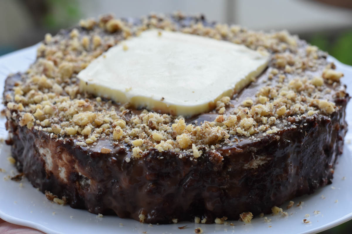 Tort de biscuiti cu glazura de ciocolata